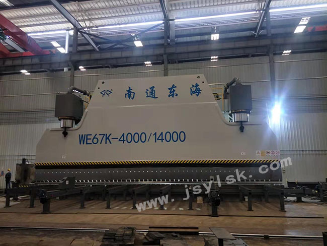 WE67K-1200/12000大型數(shù)控折彎機